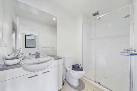 Comfy 2BR Suite Near Flemington Races, FREE Parking - Port Augusta Accommodation 3