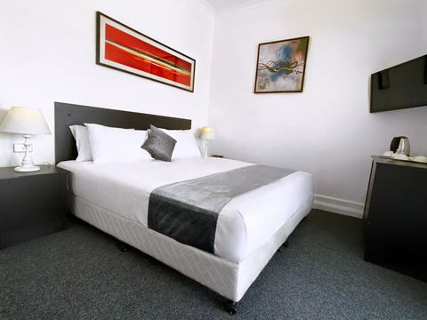 Commercial Hotel Hay - Port Augusta Accommodation 0