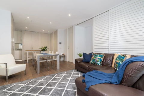 Convenience And Luxury In Carnegie - Port Augusta Accommodation 0