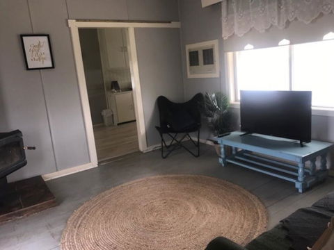 Cosy Country Cottage With AirCon - Port Augusta Accommodation 0