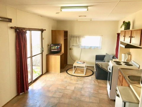 Cute Private Studio Flat With AIRCON! - Port Augusta Accommodation 2