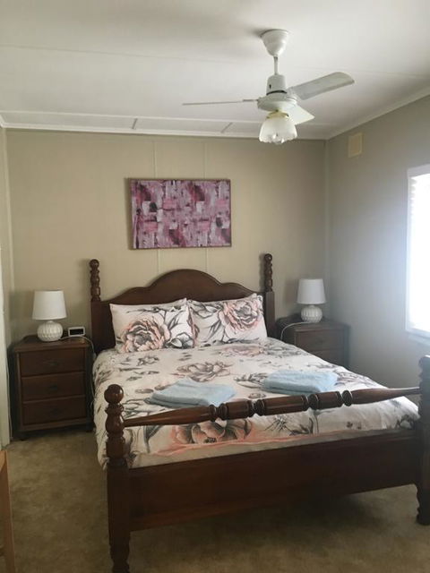 Desert Flower Cottages On Wolfram St - Port Augusta Accommodation 1