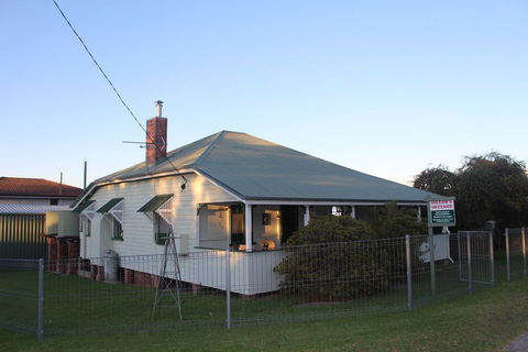 Dillons Cottage - Port Augusta Accommodation 0