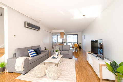 Double Storey Harbortown Townhouse - Port Augusta Accommodation 0