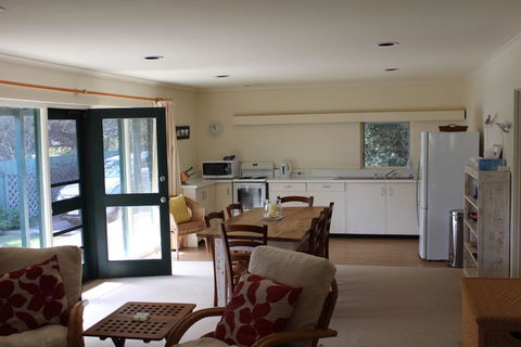 East Street Retreat - Port Augusta Accommodation 2