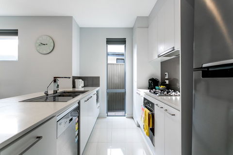 Ella House Adelaide - Port Augusta Accommodation 3