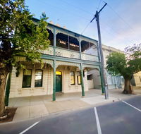 Entire Townhouse in Heart of Echuca's Port CBD - 15 guest capacity - Port Augusta Accommodation