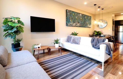 EROS City Fringe - Wifi, Wine, Netflix, Pets OK And Park Views! - Port Augusta Accommodation 1