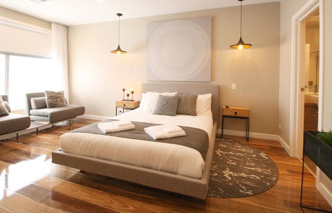 EVOLVE Near Adelaide CBD - Netflix / Wine / Lock Up Garage! - Port Augusta Accommodation 0