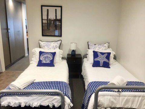 FAMILY ISLAND GETAWAY - BEACHFRONT APARTMENT - Port Augusta Accommodation 2