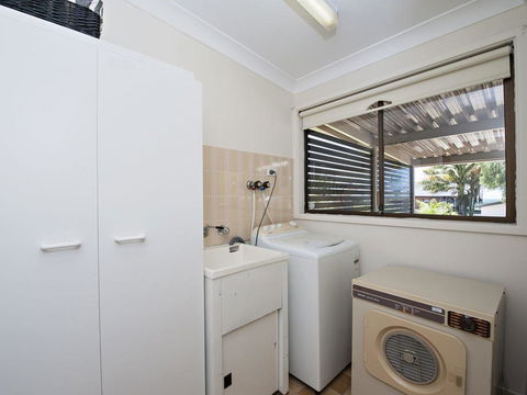 Fingal Beach Shack @ Fingal Bay - Port Augusta Accommodation 1