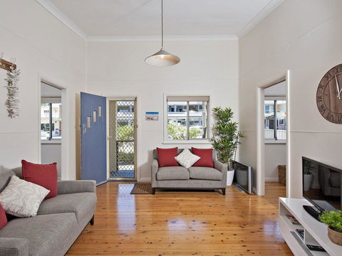 Fingal Beach Shack @ Fingal Bay - Port Augusta Accommodation 0