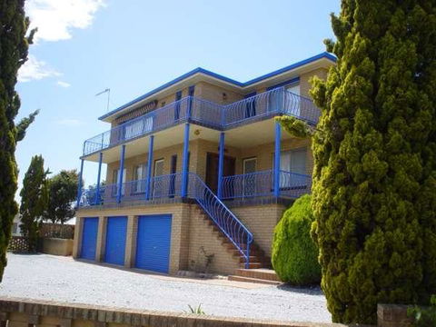 Flat 2 - 3 Bay Lane - Port Augusta Accommodation 0