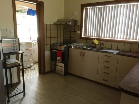 Flat 2, 42 McMillan Rd - Port Augusta Accommodation 3