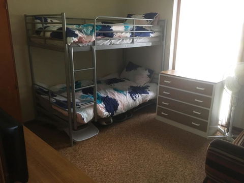 Flat 2, 42 McMillan Rd - Port Augusta Accommodation 2