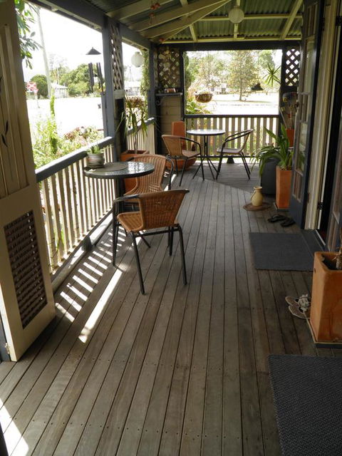 Follywood Guesthouse B&B - Port Augusta Accommodation 3