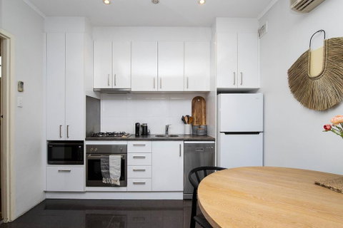 Former Dress Circle Nth Adelaide Apt With Aircon - Port Augusta Accommodation 1