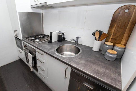 Former Dress Circle Nth Adelaide Apt With Aircon - Port Augusta Accommodation 3