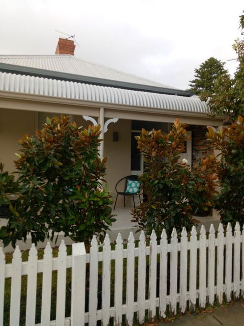 FUNKY COTTAGE - Port Augusta Accommodation 0