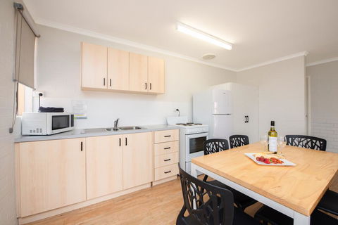 Geraldton's Ocean West Holiday Units & Short Stay Accommodation - Port Augusta Accommodation 1