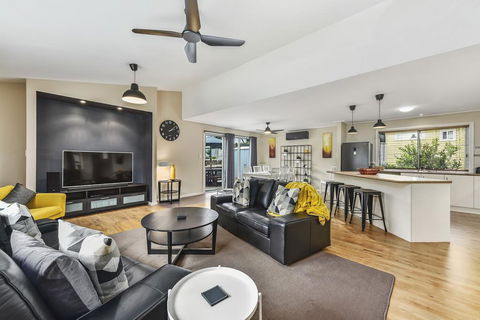 Glen River House - Port Augusta Accommodation 2