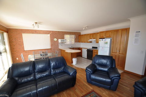 Grand Pacific 1 - Unit 4 - Port Augusta Accommodation 3