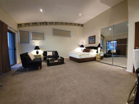 Hangar House Mudgee - Port Augusta Accommodation 1