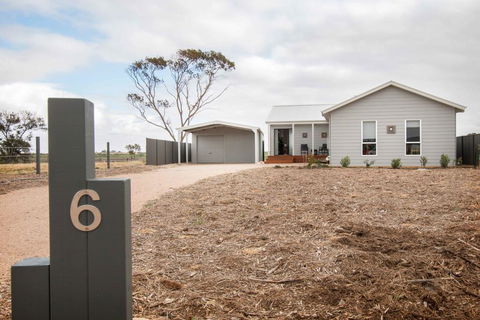 Happy Hours - Port Augusta Accommodation 0