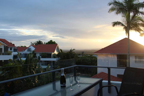 Haven On Noosa Hill - Sunset Views, Pools, Spa - Port Augusta Accommodation 2