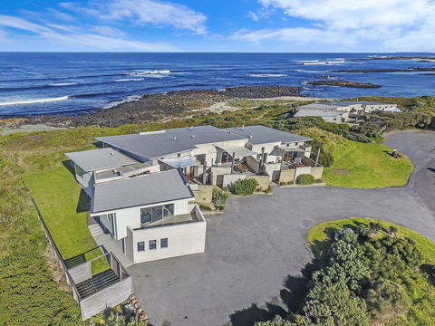 HEARN'S BEACHSIDE VILLA 1 - Port Augusta Accommodation 0