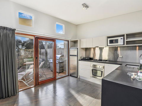 HEARN'S BEACHSIDE VILLA 3 - Port Augusta Accommodation 2