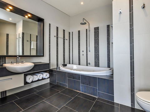 HEARN'S BEACHSIDE VILLA 3 - Port Augusta Accommodation 3