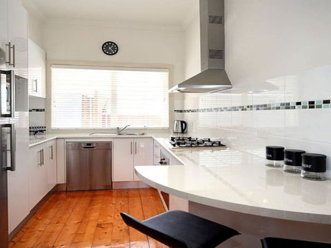 Hidden Gem In Cafe Strip! Chadstone + King Bed - Port Augusta Accommodation 1