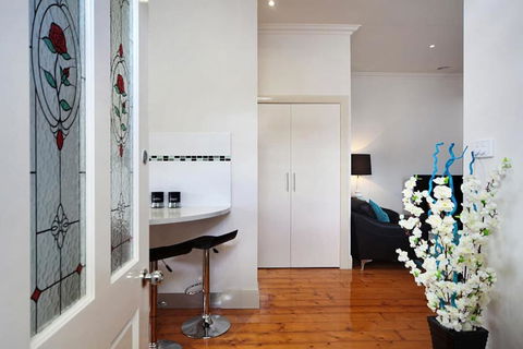 Hidden Gem In Cafe Strip! Chadstone + King Bed - Port Augusta Accommodation 2