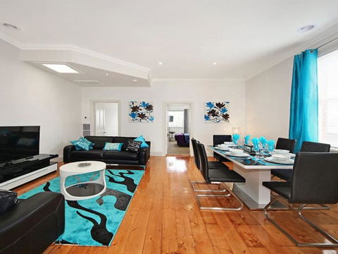 Hidden Gem In Cafe Strip! Chadstone + King Bed - Port Augusta Accommodation 0