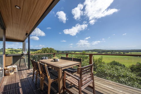Hilltop Hideaway Luxury Style - Port Augusta Accommodation 3