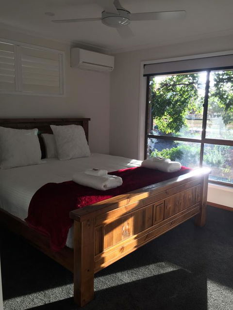 Holly House BnB - Port Augusta Accommodation 0