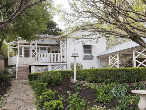 Hollyoak Cottage - Delightful, Ducks And Doileys! - Port Augusta Accommodation 0