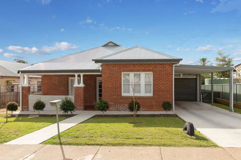 Home Away From Home - Port Augusta Accommodation 0