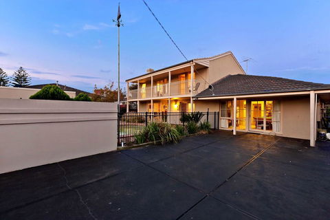 Isle Of Serenity - Port Augusta Accommodation 3