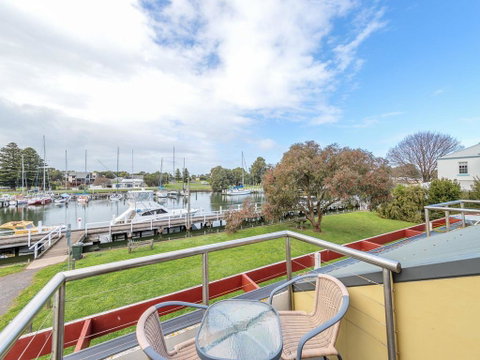 JOHANSSON'S PERCH No. 1 - Port Augusta Accommodation 3