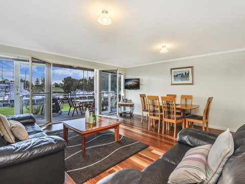JOHANSSON'S PERCH No. 1 - Port Augusta Accommodation 0