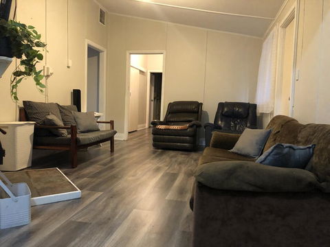 King Of The Cross - Work, Holiday Or Stop Overs - Port Augusta Accommodation 1