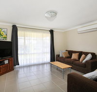 Kingfisher - Pet-Friendly - 10 Mins to Hyams Beach - Port Augusta Accommodation