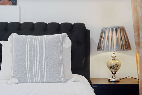 KOZYGURU Belrose Modern Designer 2 Bed + FREE Parking - Port Augusta Accommodation 1