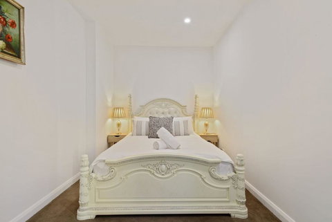 KOZYGURU Belrose Modern Designer 2 Bed + FREE Parking - Port Augusta Accommodation 2