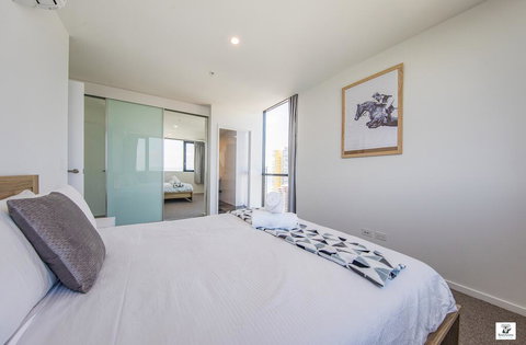 KOZYGURU BROADBEACH AMAZING VIEW 2 BED APT + FREE PARKING WALK TO BEACH QBR004 - Port Augusta Accommodation 2