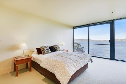 Kylakin - Derwent River, Waterfront Views, Tennis Court, Foxtel - Port Augusta Accommodation 3