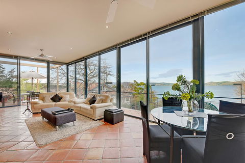 Kylakin - Derwent River, Waterfront Views, Tennis Court, Foxtel - Port Augusta Accommodation 0