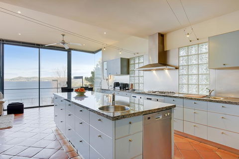 Kylakin - Derwent River, Waterfront Views, Tennis Court, Foxtel - Port Augusta Accommodation 2